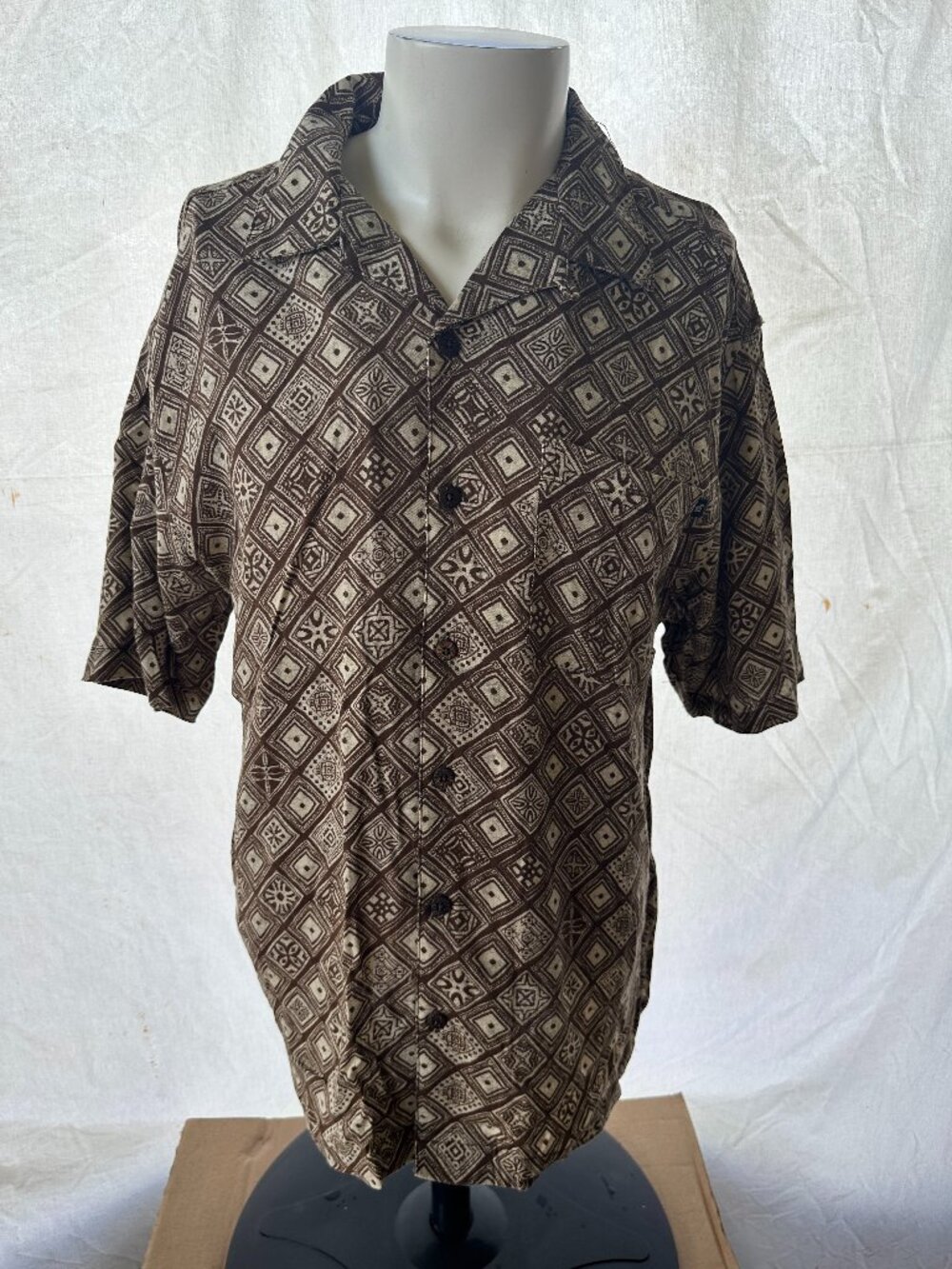 Caribbean Joe Men's Brown Beige Tiki Geometric Men's Hawaiian Shirt Large Cotton